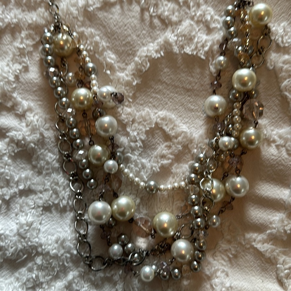 Chunky beaded and layered pearl necklace - Picture 3 of 4